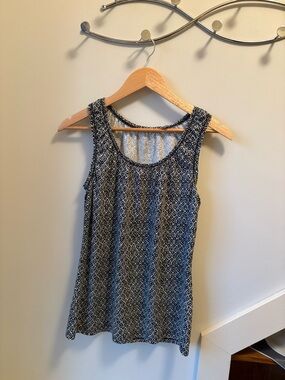 Sleeveless Black & White Geo Print Tank Top